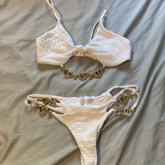 Beach Bunny Bikini - Picture 2 of 10